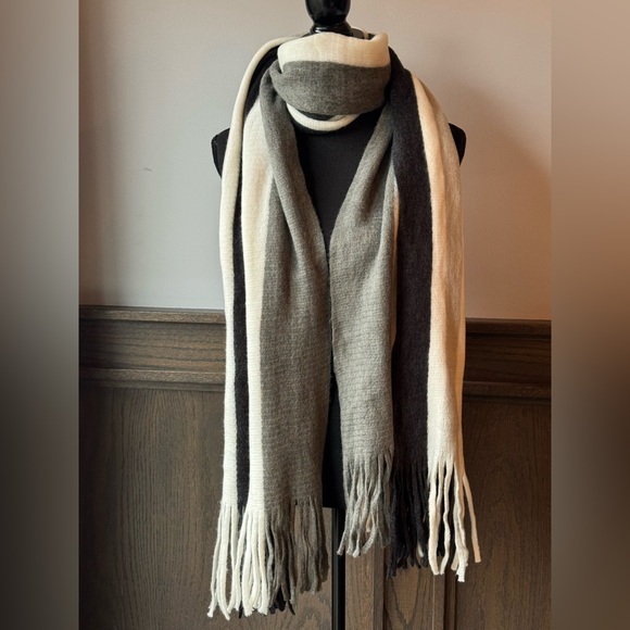 Steve Madden Oversized Black, White, and Gray Fringed Scarf - Picture 2 of 5